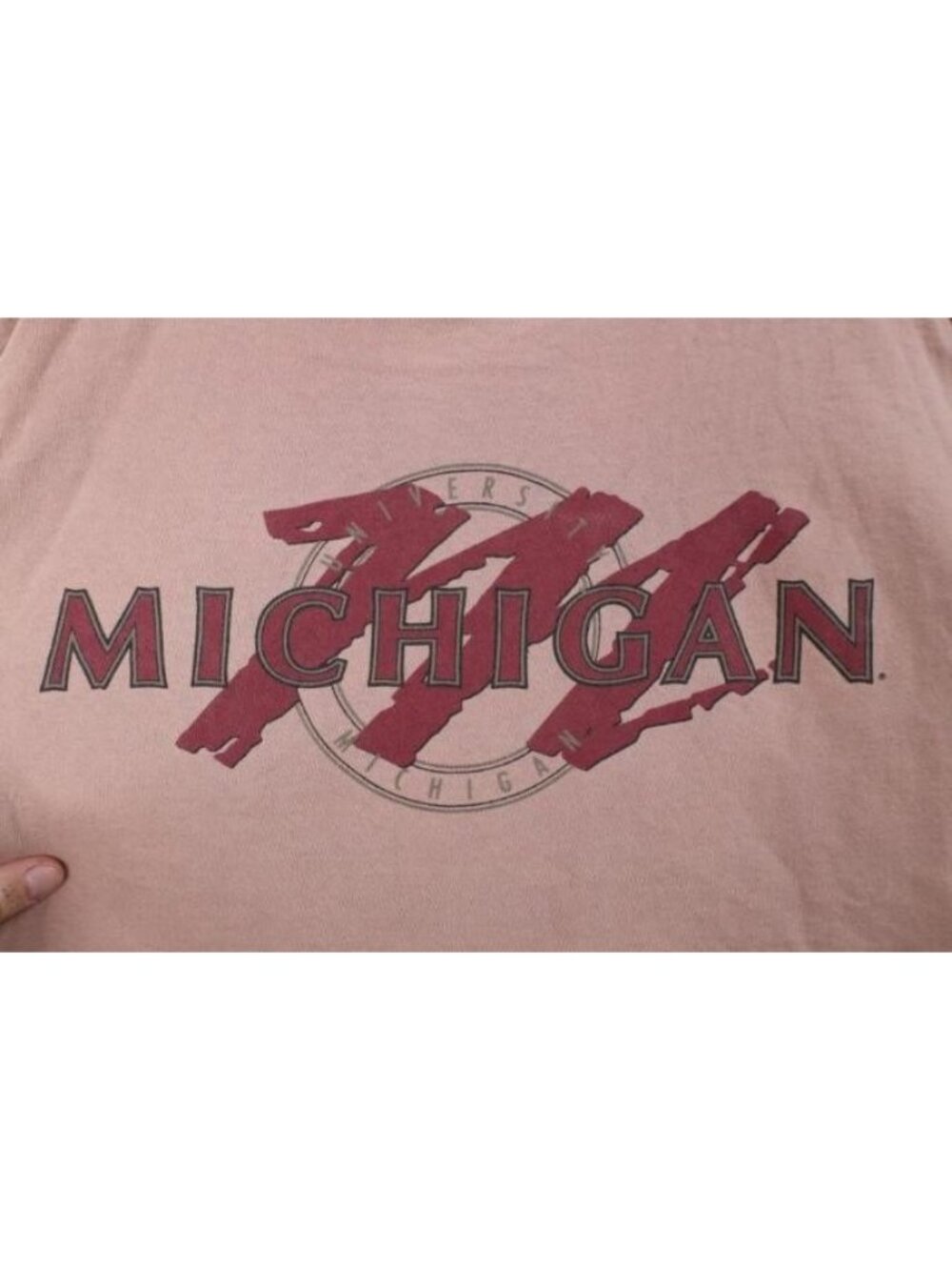 Vtg 90s Mens Medium Thrashed Spell Out University of Michigan T-Shirt Pink USA - Picture 4 of 16